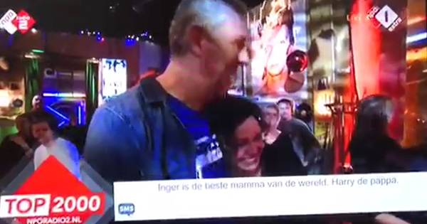 Patricia uit Lobith zegt ‘ja’ in het Top 2000-café: ‘Toen ging hij op de knieën’