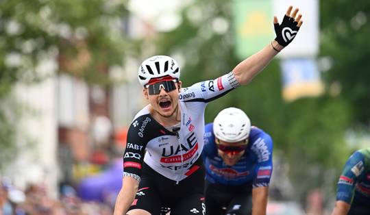 Rune Herregodts verrassende Belgische kampioen op de weg, klopt Rickaert en Van den Bossche in sprint
