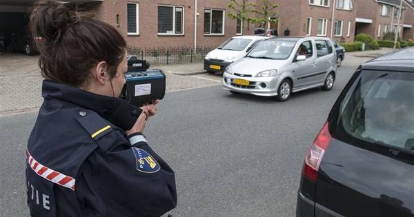 Veel bekeuringen snelheidscontrole Weerselo