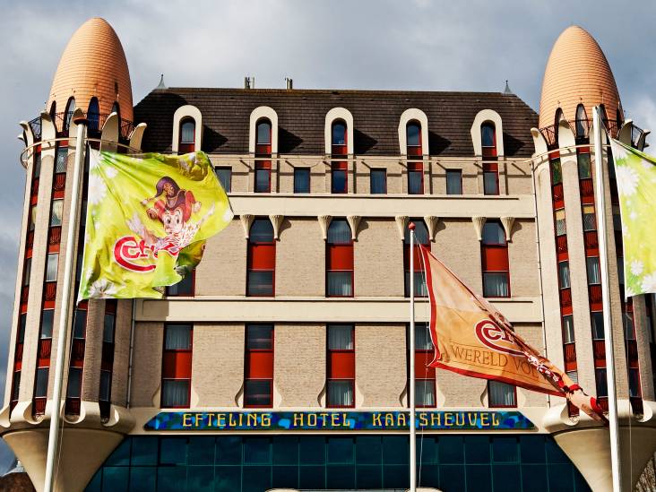 Altijd al willen slapen in een sprookjesbed? Efteling renoveert hotel en brengt meubels naar de kringloop