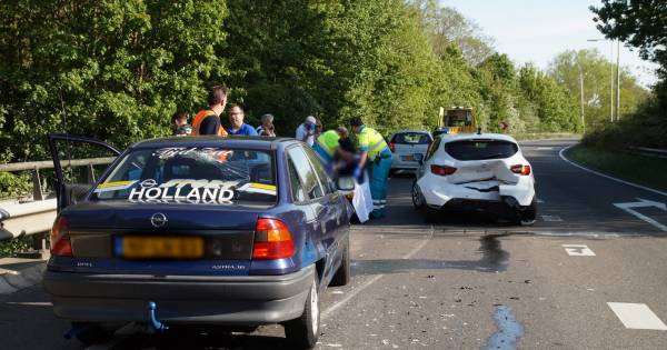 Ravage na kettingbotsing op N267 richting Drunen, gewonde met spoed naar ziekenhuis.