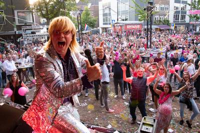 Over de feesten geen kwaad woord vanuit de politie, ging er dan niets mis? ‘Ze schopten ook tegen zijn hoofd’