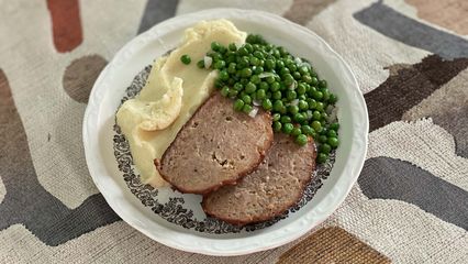 43. Pain de viande, petits pois et mousseline