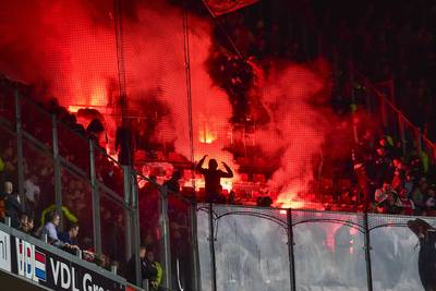 Fans Ajax tonen slechtste kant door gooien van vuurwerk