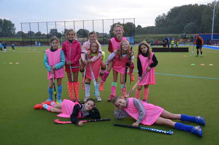 Eerste echte Ninoofse hockeyveld is klaar: clubhuis ...