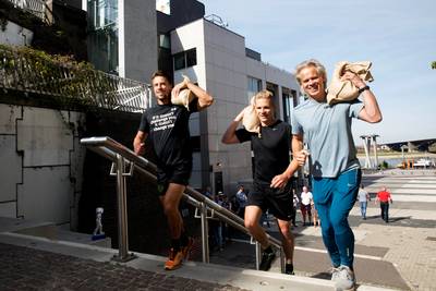 Drummer Bløf de trap op voor sculptuur kaaisjouwer