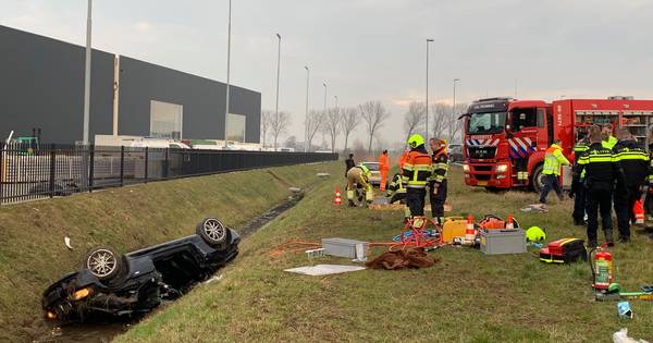 Vrouw zwaargewond na crash op A2 bij Kerkdriel: brandweer gebruikt heftruck vanwege beknelling - BD.