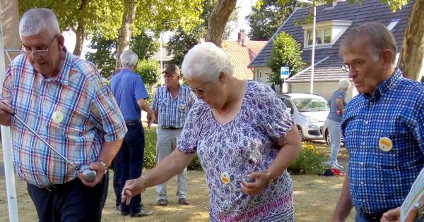 Ontspanning en gezelligheid tijdens jeu de boulestoernooi Elshout