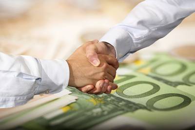 Vetrekpremie half miljoen voor topman Alliander morrend aanvaard