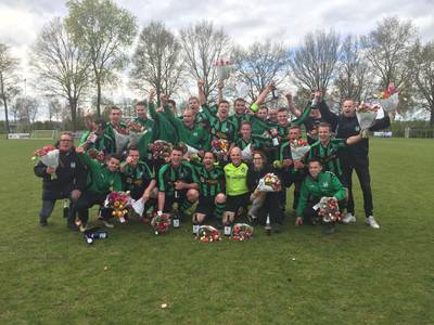 Hapse Boys eert elftalleider Ad Vloet die na 37 (!) jaar stopt
