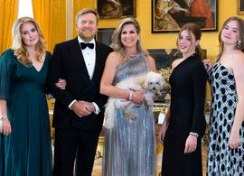 Hier shop je (voor weinig!) de jurken die Amalia en Alexia dragen op de jaarlijkse kerstkaart