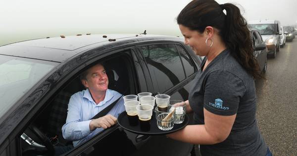 Gratis koffie bij de veerpont voor door zwaar ongeluk op A2 gestrande automobilisten - De Gelderland