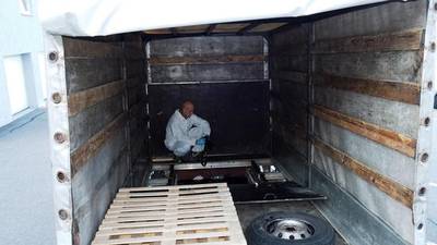 Vluchtelingen overleven 1000 km in nauwe holte