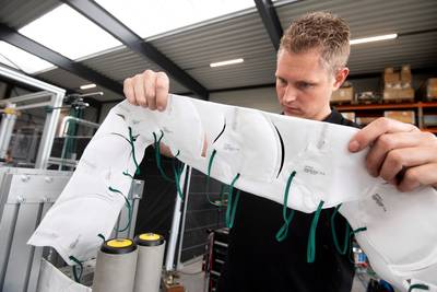 Elster bedrijf maakt razendsnel machines voor veilige mondkapjes: ‘Een waar huzarenstukje’