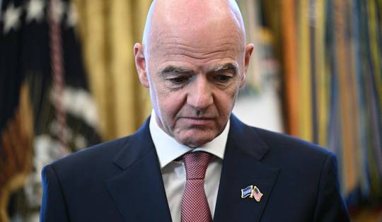 Na UEFA zegt ook voetbalbond CONCACAF vertrouwen in Infantino op: ‘Patroon van misstappen’