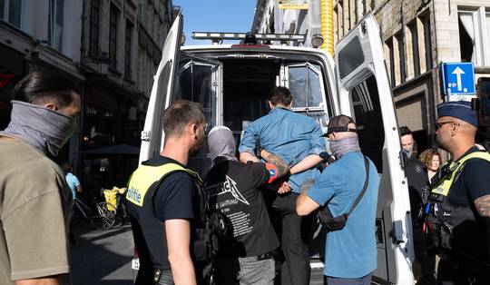 Waarom werd Groen-voorzitter Aimen Horch uit de betoging gehaald? Wat de videobeelden vertellen over het optreden van de Antwerpse politie
