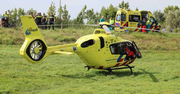 Fietser zwaargewond na ongeval op Tramkade.