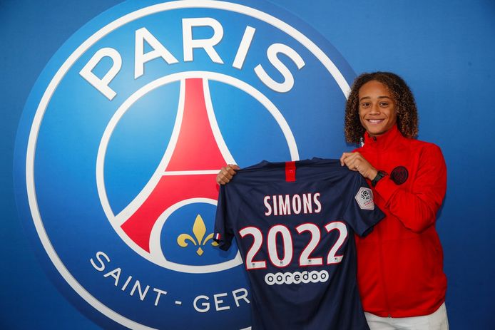 Xavi Simons met het shirt van Paris Saint-Germain.