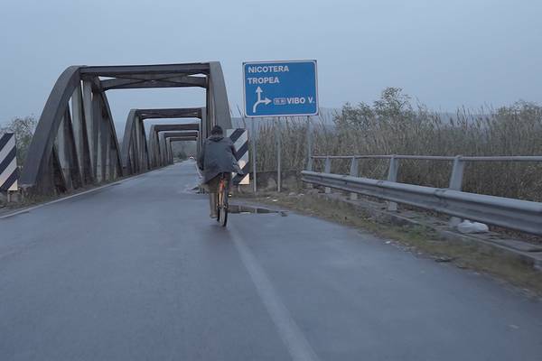 Viva l'umanità!, leve de menselijkheid