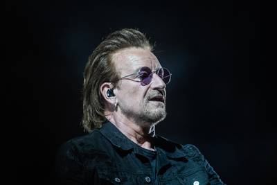 Bono verliest stem, U2 breekt show af in Berlijn