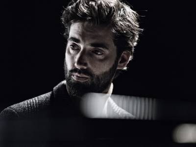 Ruben Hein keert zich binnenstebuiten in ‘Boventoon’ en komt thuis in Bemmel