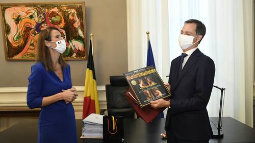 DE GROTE PEILING. “Met versoepelingen kon de regering zich populair maken”