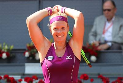 Weergaloze Bertens verslaat nummer zeven van de wereld en bereikt finale
