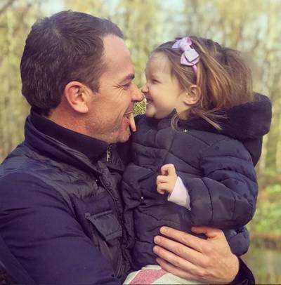 Ziek dochtertje Robert Doornbos gaat ‘stapje voor stapje vooruit’