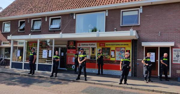 Twentse super sluit na politiebevel, opent vervolgens afhaalpunt aan de deur - Tubantia