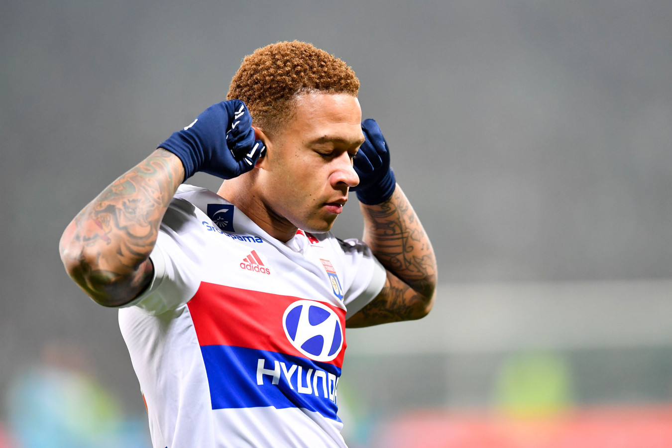 Memphis weer trefzeker voor Lyon bij heet avondje in Saint ...