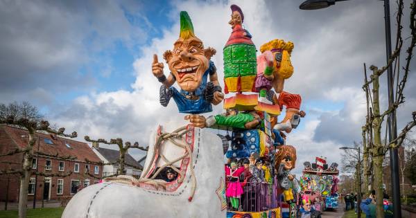 Bouwen carnavalswagens Woensdrecht ligt op schema | Bergen op Zoom - BN DeStem