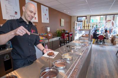 Van der Meijden tovert in Wageningen met chocolade in zijn chocoladebar
