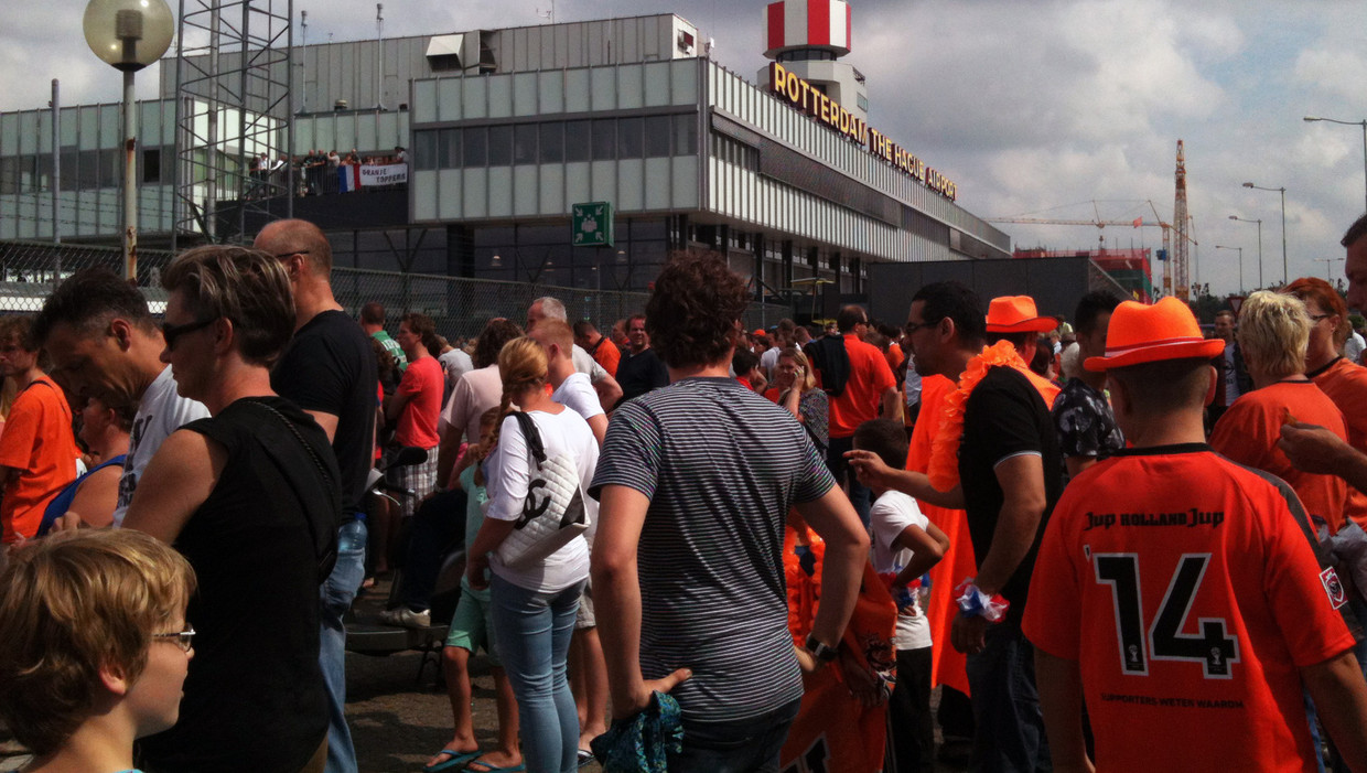 Enthousiast Onthaal Oranje In Rotterdam En Noordwijk Trouw