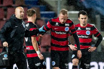 'Neus Sjoerd Ars dwars doormidden'