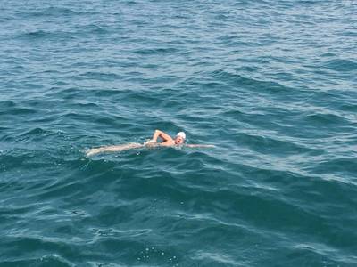 Roel van Beek uit 's Heerenberg zwemt op pinkstermaandag naar Marokko