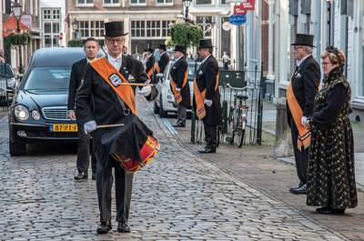 'Stomverbaasd’ over de positieve coronacijfers: ‘Nu zie je dat juist ook jongere mensen sterven’