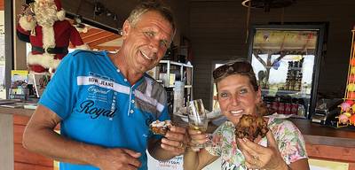 Ik Vertrek-Hans bezorgt ‘scheetje’ Karin verrassing van haar leven