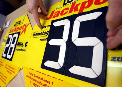 Fabrieksarbeiders winnen miljoenen en zeggen direct baan op