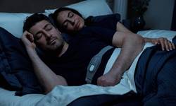 Bye bye gesnurk! Nieuwe elektronische slaapband bewaakt je nachtrust (en die van je bedpartner)