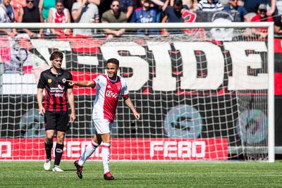 Van der Sar baalt van aanstaand vertrek Kluivert: 'Niet onze filosofie'