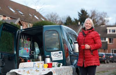 Carolien van Ginkel brengt kop koffie tegen eenzaamheid