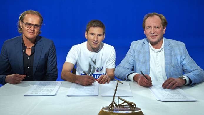 2014: Messi, geflankeerd door Patrick Oud en Joost Blom van Easy2Company, tekent het reclamecontract.