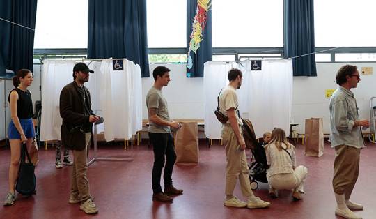 Grote opkomst voor eerste ronde, laatste stembussen sluiten om 20 uur