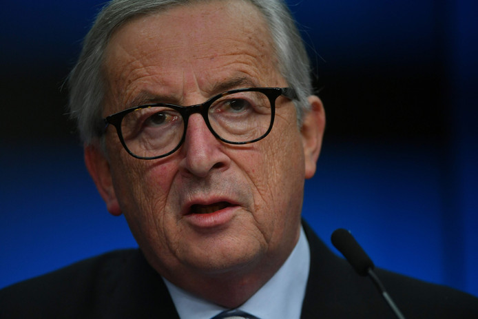De voorzitter van de Europese Commissie, Jean-Claude Juncker, zegt dat uitgerekend de leiders die de grootste kritiek hadden op de gebrekkige bescherming van de Europese buitengrenzen zich nu niet willen committeren.