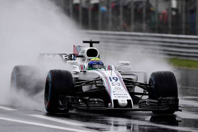 Massa de snelste in verregende derde vrije training