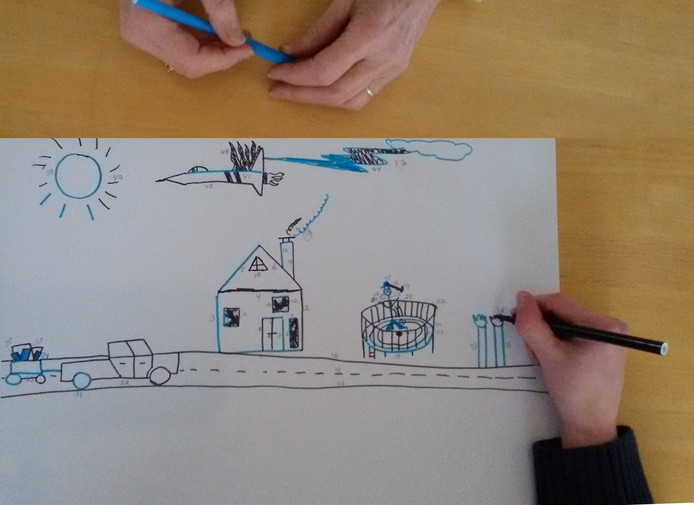 Samen een tekening maken is de basis voor het nieuwe onderzoek naar autisme.