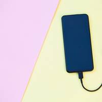 Let op: je telefoon opladen op het vliegveld is riskant