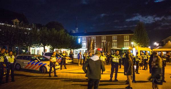 @inspiralcarpet @JustSlacking Want er is immers genoeg politie om te controleren en te handhaven?.