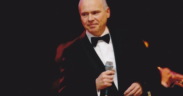 Optreden van jazzvocalist Bartolo bij Mie Pieters in Heukelom