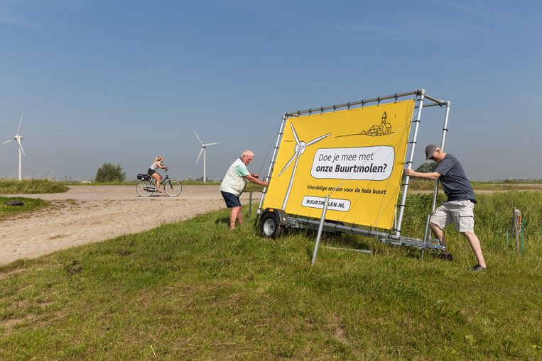 Het Friese dorp dat de windmolen omarmt - Trouw